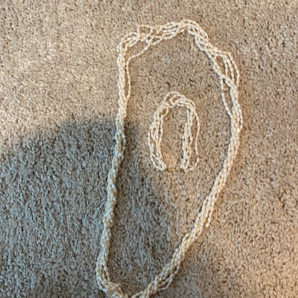 Kendra Scott necklace and bracelet
